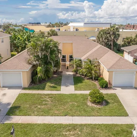 Banana Cabana Two Unit Duplex Walk To The Beach